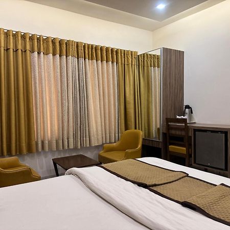 Hotel Kabir Ахмедабад Экстерьер фото