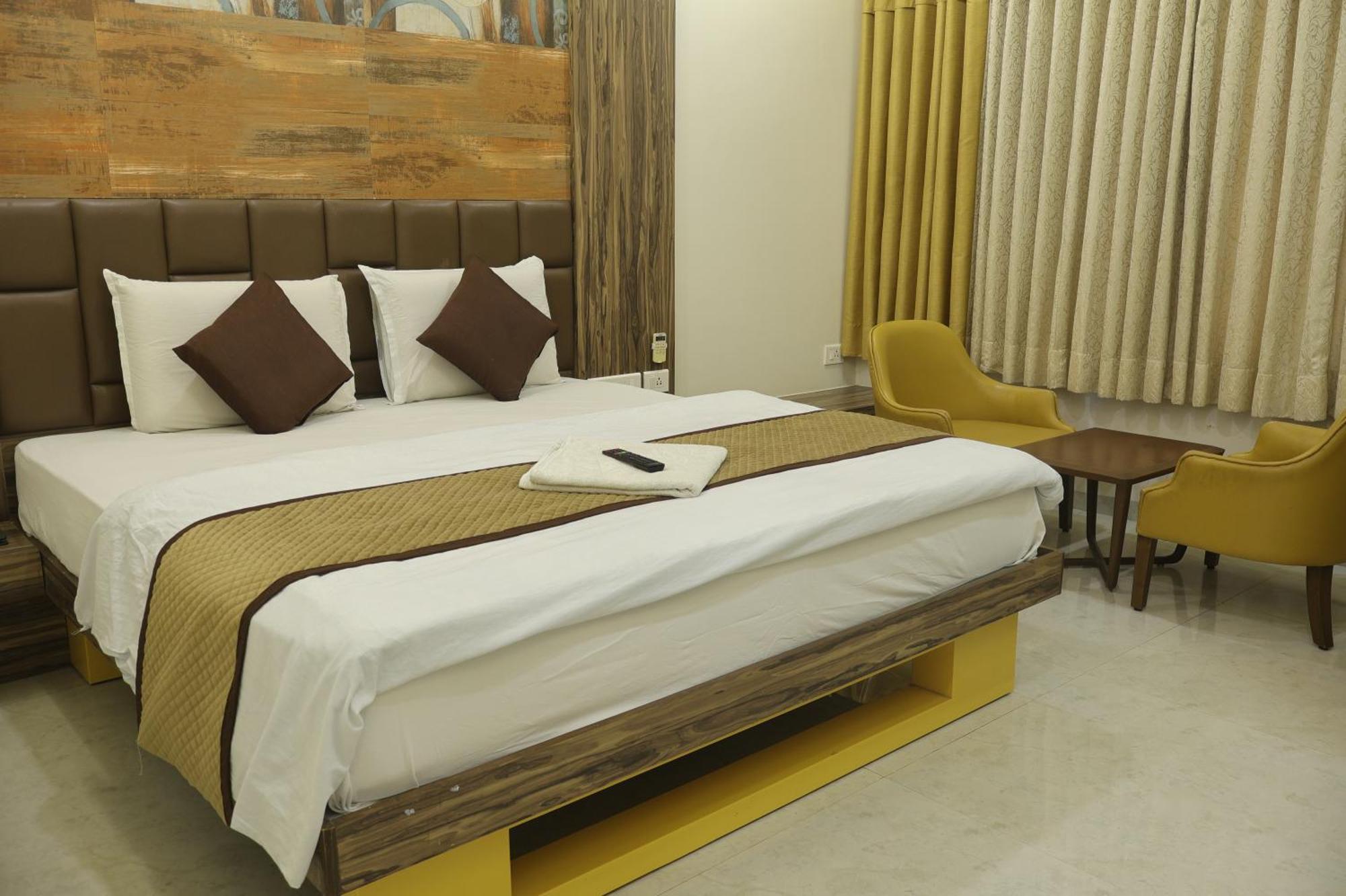 Hotel Kabir Ахмедабад Экстерьер фото