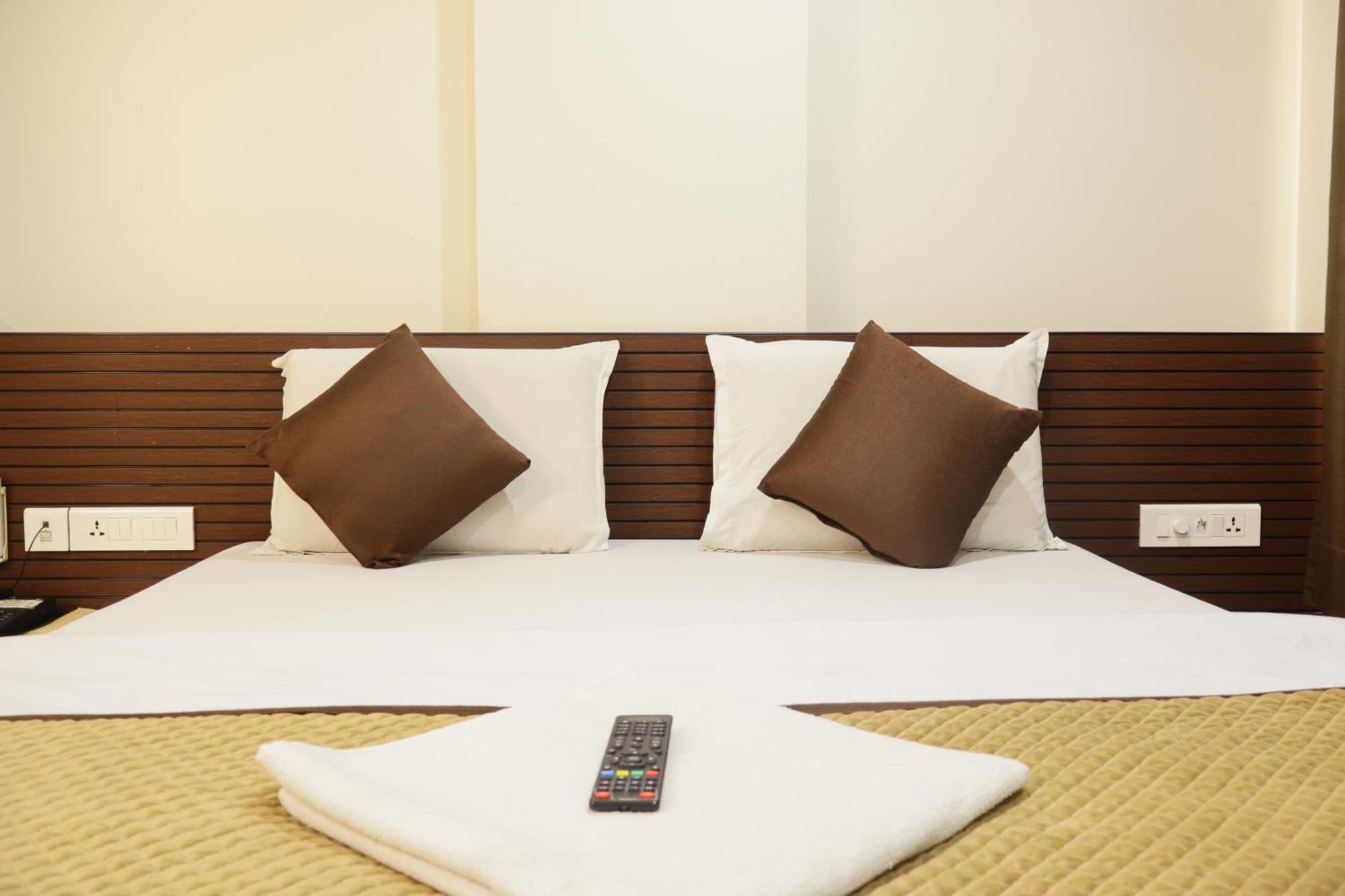 Hotel Kabir Ахмедабад Экстерьер фото