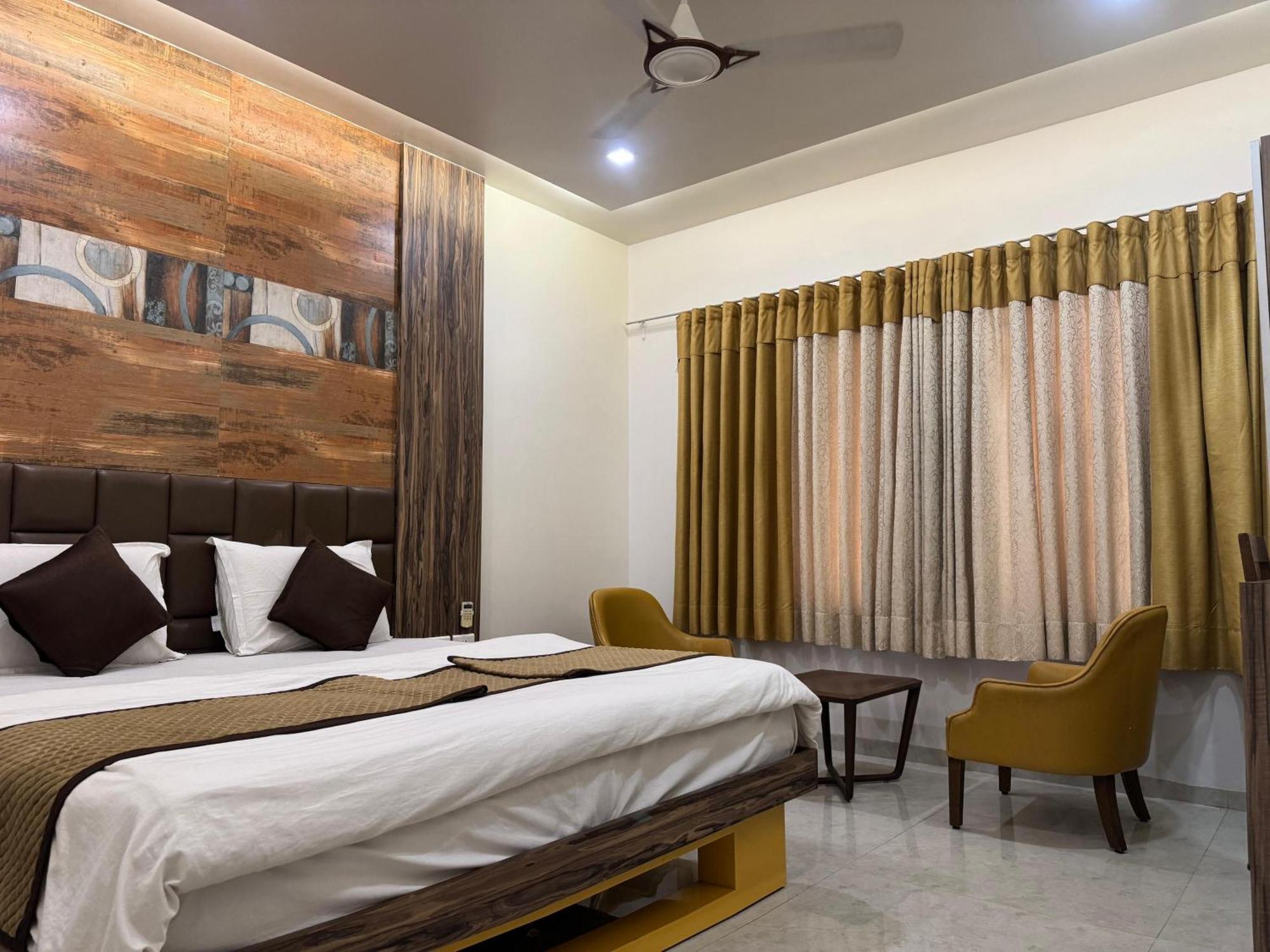 Hotel Kabir Ахмедабад Экстерьер фото