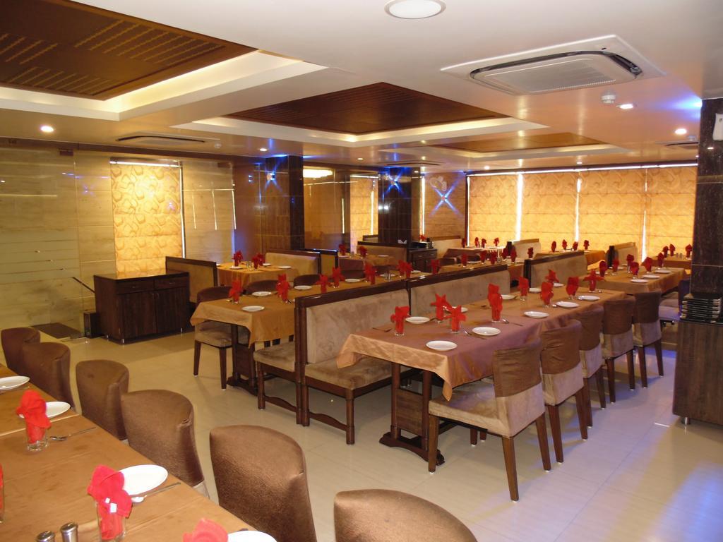 Hotel Kabir Ахмедабад Экстерьер фото